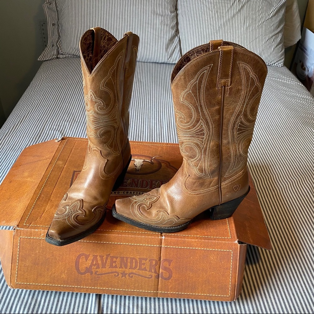 Ariat light leather, teal stitching cowboy boots